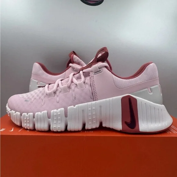 Nike Free Metcon 5 Pink Foam BRAND NEW Multiple Sizes - Picture 1 of 8